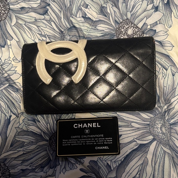 Chanel Black and White Quilted Wallet - Picture 1 of 11